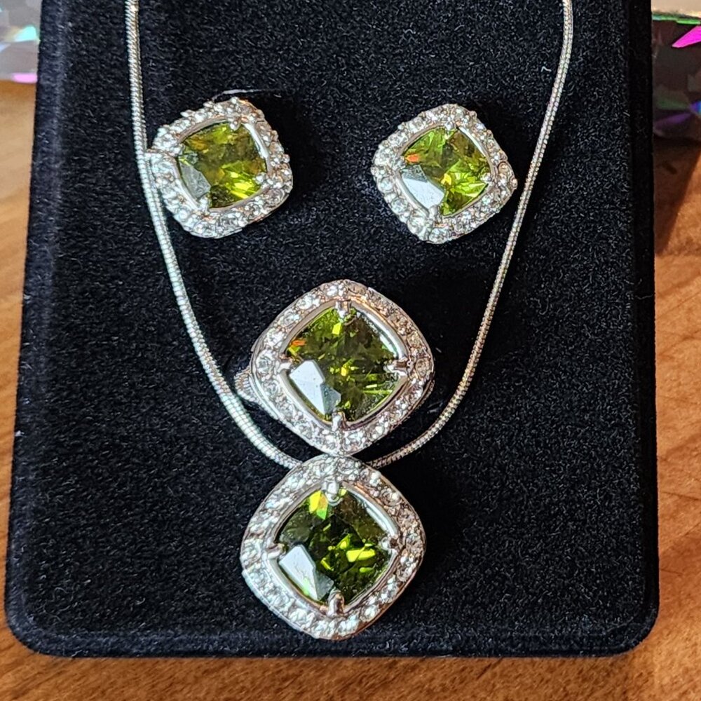 Water Green Peridot Stone Silver Necklace, Earrings and Ring Set. NWOT.
